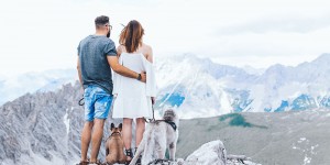Beitragsbild des Blogbeitrags 10 Hunde Facts über Husky Angel und Frenchie Mocca