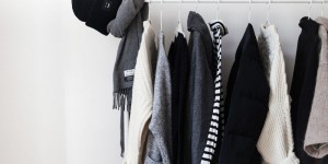 Beitragsbild des Blogbeitrags BUILDING UP A MINIMAL WINTER WARDROBE 