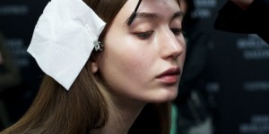 Beitragsbild des Blogbeitrags TREND REPORT: THE BEAUTY LOOKS AT BERLIN FASHION WEEK 