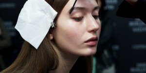 Beitragsbild des Blogbeitrags TREND REPORT: THE BEAUTY LOOKS AT BERLIN FASHION WEEK