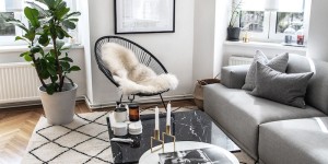 Beitragsbild des Blogbeitrags LIVING ROOM UPDATE: BLACK & GREY ACCENTS. 