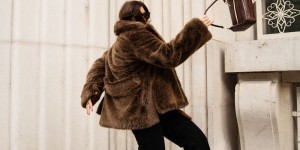 Beitragsbild des Blogbeitrags 5 REASONS TO BUY A VINTAGE WINTER COAT THIS SEASON. 