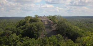 Beitragsbild des Blogbeitrags Calakmul – die beeindruckendste Mayaruine Mexicos 