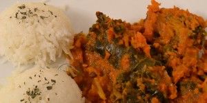 Beitragsbild des Blogbeitrags Grünkohl Yacón Röllchen in Tomatensauce