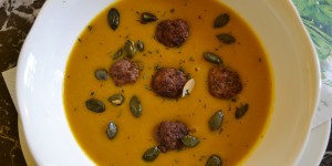 Beitragsbild des Blogbeitrags Kürbiscremesuppe