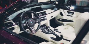 Beitragsbild des Blogbeitrags 15 cars and the models from the 2017 Vienna Auto Show