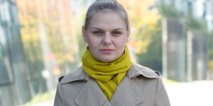 Beitragsbild des Blogbeitrags Victor&Rolf Trenchcoat, miumiu Tasche und Rauleder Overknee Stiefel