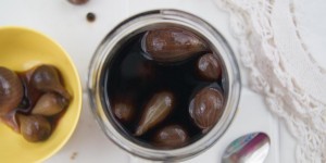 Beitragsbild des Blogbeitrags Balsamico Zwiebeln – meine selbst gemachten Antipasti