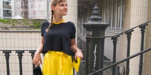 Beitragsbild des Blogbeitrags #ootd gelbe Culotte mit Rückenfreiem Shirt und Lederjacke 