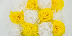 Beitragsbild des Blogbeitrags DIY Kreppblumen Backdrop basteln 