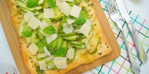 Beitragsbild des Blogbeitrags Avocado Pizza – Mein Lieblingsessen diesen Sommer!