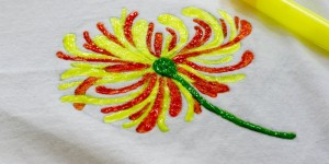 Beitragsbild des Blogbeitrags DIY Blumen Statement Shirt