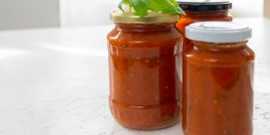 Beitragsbild des Blogbeitrags Tomaten Basilikum Sauce einkochen 
