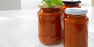 Beitragsbild des Blogbeitrags Tomaten Basilikum Sauce einkochen