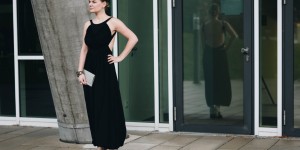 Beitragsbild des Blogbeitrags #Balloutfit im Sport Max Kleid, Steve Madden Block Heel Sandale und DIY Glencheck Clutch – one trend different styles 