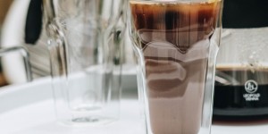 Beitragsbild des Blogbeitrags Sommerzeit ist Kaffeezeit* – Gewinnspiel und meine liebste Kaffee-Rezeptur 