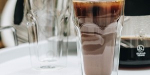 Beitragsbild des Blogbeitrags Sommerzeit ist Kaffeezeit* – Gewinnspiel und meine liebste Kaffee-Rezeptur
