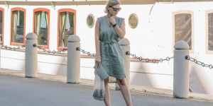 Beitragsbild des Blogbeitrags #Sommeroutfit in lockerem Leinenkleid, Einkaufsnetz von Zalando, DIY Glencheck Clutch und DIY Glencheck Pantoletten