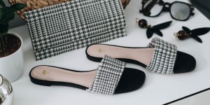 Beitragsbild des Blogbeitrags DIY Pantolette – gestalte deine Schuhe nach deinen Wünschen