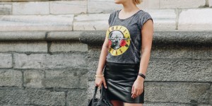 Beitragsbild des Blogbeitrags #Bandshirt Outfit mit mini Lederrock, Cut out boots, gestreiften Socken und Alexander Wang Tasche 