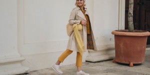 Beitragsbild des Blogbeitrags #HerbstOutfit in Animalprint-Bluse, Burberry Trenchcoat und Kaschmir Haube von MOGLI & MARTINI*