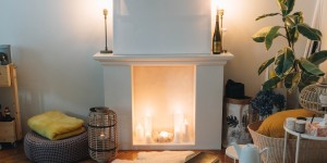 Beitragsbild des Blogbeitrags DIY Fake Kamin aus Regalen – IKEA Hack