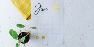 Beitragsbild des Blogbeitrags Freebie Kalender zum Ausdrucken im Juni 