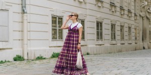 Beitragsbild des Blogbeitrags Sommertrend: maxi Rüschenkleid 