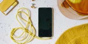 Beitragsbild des Blogbeitrags DIY Handyband: selber machen!