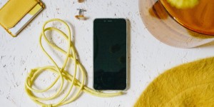 Beitragsbild des Blogbeitrags DIY Handyband: selber machen!
