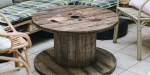 Beitragsbild des Blogbeitrags Terrasse & Balkon: DIY Kabeltrommel Tisch