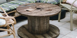 Beitragsbild des Blogbeitrags Terrasse & Balkon: DIY Kabeltrommel Tisch 