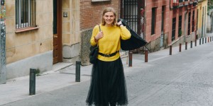 Beitragsbild des Blogbeitrags Wintertrend: Gürtel über kuscheligem Pullover