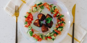 Beitragsbild des Blogbeitrags Resteessen: Thunfischbällchen auf Salat – cook it your way 