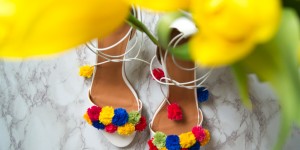 Beitragsbild des Blogbeitrags DIY Pom Pom Heels