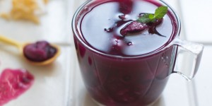 Beitragsbild des Blogbeitrags Heidelbeeren Suppe mit selbst gemachten Eiernudeln – das Beste zum Abkühlen 