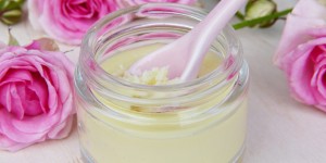 Beitragsbild des Blogbeitrags Fettfreie Hand- und Bodylotion selber machen