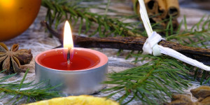Beitragsbild des Blogbeitrags Weihnachtsgeschenk zum selber machen: Wunderbare Orangen-Zimt-Kerzen
