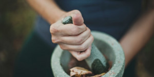 Beitragsbild des Blogbeitrags Antitranspirant Deodorant selbst gemacht | Salbei – Minze – Zitrone
