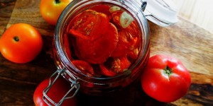 Beitragsbild des Blogbeitrags Halbgetrocknete Tomaten in Olivenöl 