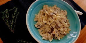 Beitragsbild des Blogbeitrags One Pot Pasta mit Pilzen und Thymian