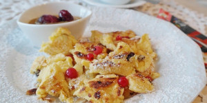 Beitragsbild des Blogbeitrags Kaiserschmarrn mit Zwetschkenröster 