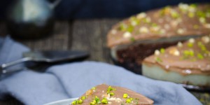 Beitragsbild des Blogbeitrags {Rezept} Vegane Birnen-Schokomousse-Torte