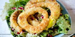 Beitragsbild des Blogbeitrags {Rezept} Panierte Kürbisringe mit Avocadodip