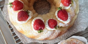 Beitragsbild des Blogbeitrags Germteig-Topfen Gugelhupf mit Erdbeeren- die Erdbeersaison ist noch nicht zu Ende 