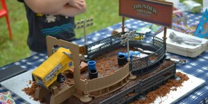 Beitragsbild des Blogbeitrags Disney Cars Schlammrennbahn Torte 