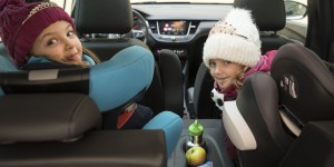 Beitragsbild des Blogbeitrags So werden lange Autofahrten mit Kindern zum Kinderspiel! 