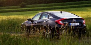 Beitragsbild des Blogbeitrags Wenn Tuner erwachsener werden: Die Honda Civic Limousine im Test!