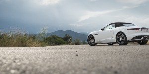 Beitragsbild des Blogbeitrags Jaguar F-Type Chequered Flag: 1 Auto, 2 Meinungen