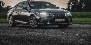 Beitragsbild des Blogbeitrags Hybrid-Samurai: Der Lexus ES 300h im Test! 